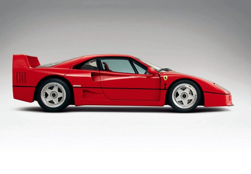 Ferrari f40 сбоку
