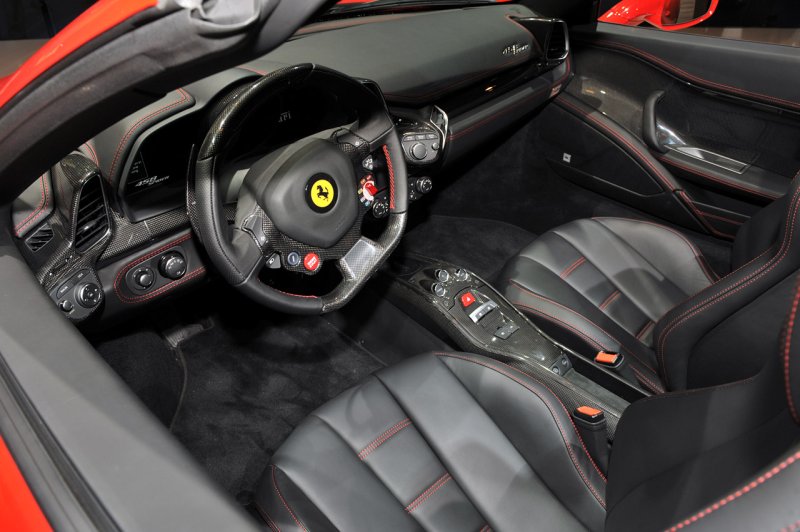 Феррари 458 Спайдер салон