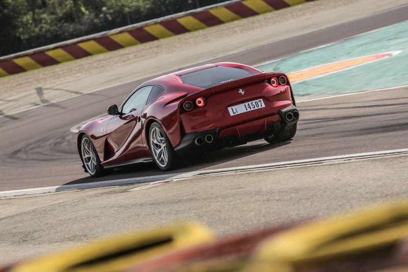 Берлинетта Ferrari 812 Superfast