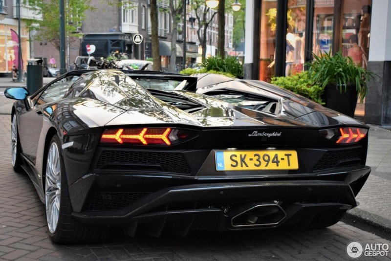 Lamborghini Aventador LP 740