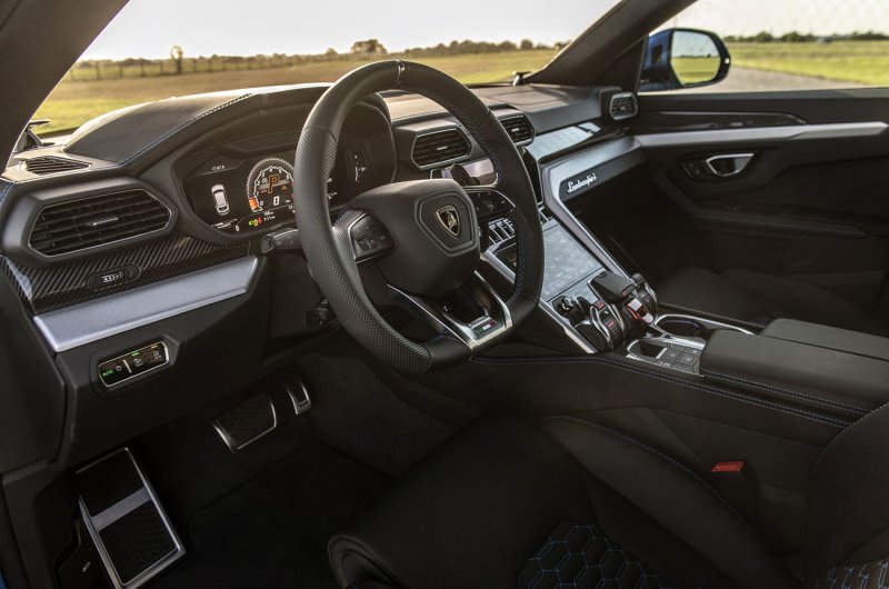 Lamborghini Urus 2020 салон