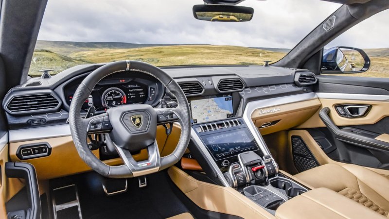 Lamborghini Urus 2020 салон