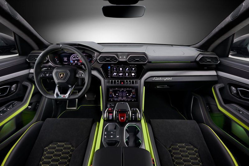 Lamborghini Urus 2021 салон