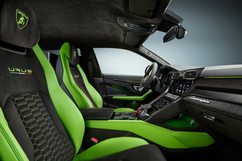 Lamborghini Urus 2021 салон