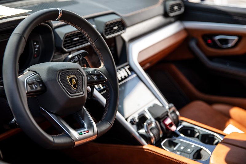 Lamborghini Urus 2021 салон