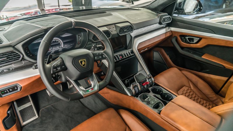 Lamborghini Urus 2021 салон