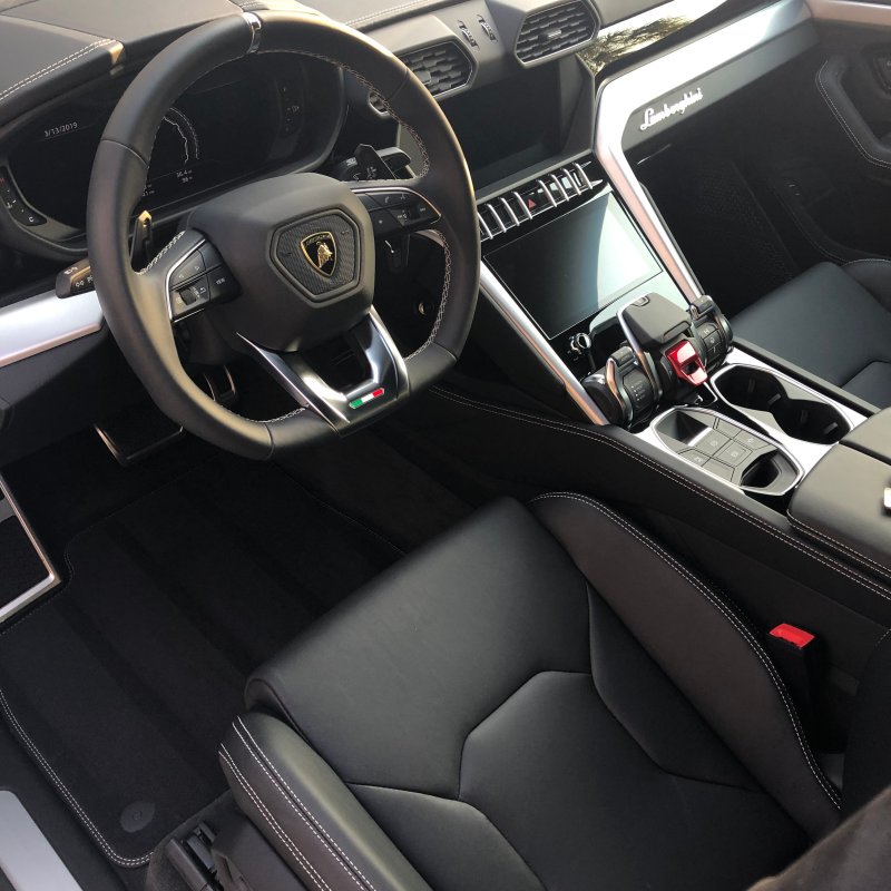 Lamborghini Urus 2020 салон