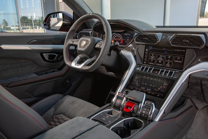 Lamborghini Urus 2021 салон
