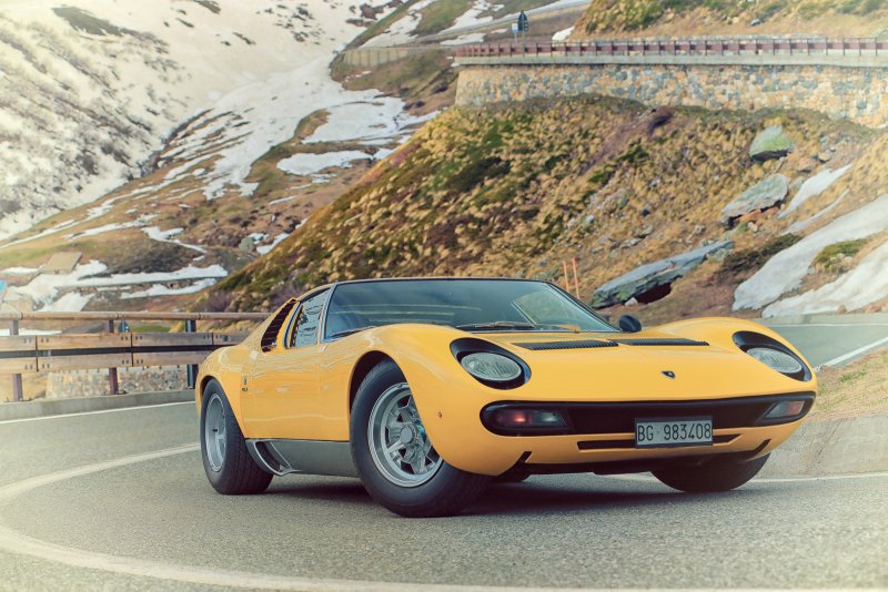 Lamborghini Miura желтая
