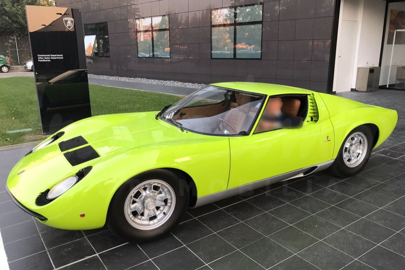 Miura от Lamborghini.