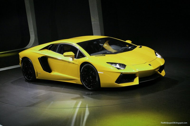 Lamborghini Aventador желтый
