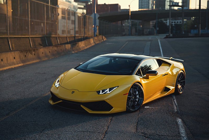 Lamborghini Huracan желтая