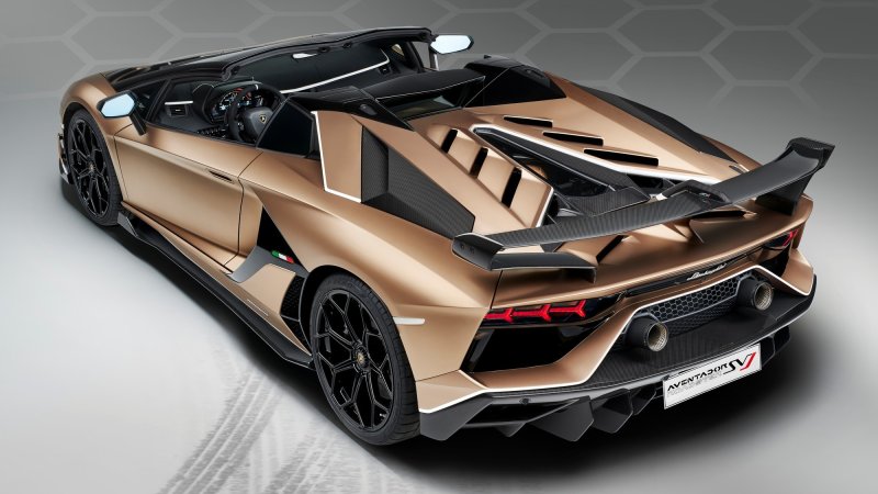 Ламборджини авентадор 2022
