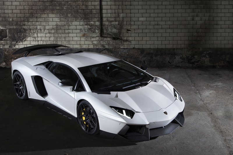 Lamborghini Aventador lp700-4 белая