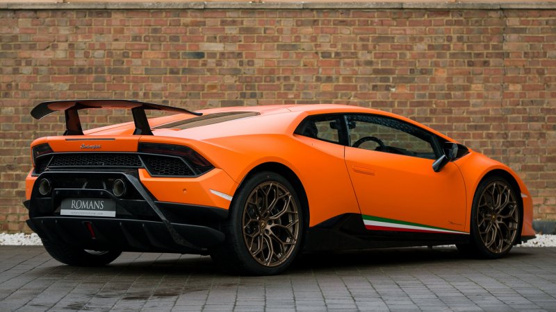 Lamborghini Huracan Performante оранжевая