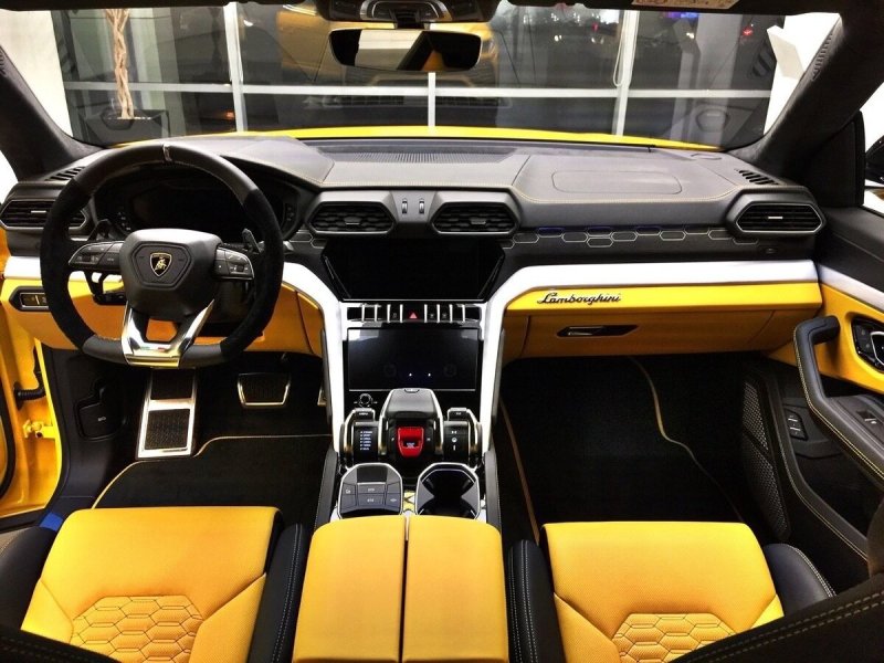 Lamborghini Urus 2020 желтый