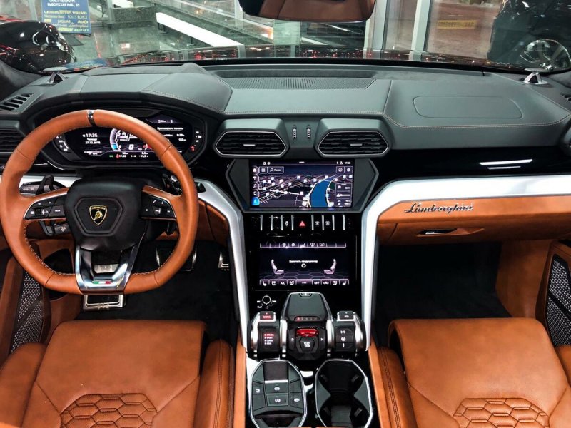 Lamborghini Urus 2018 салон