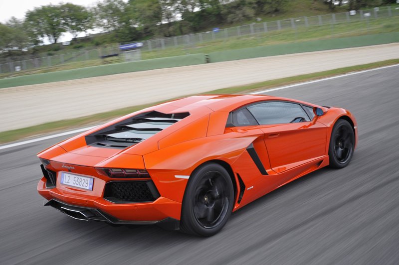 Lamborghini Aventador lp700