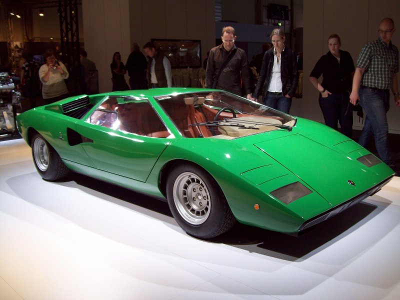 Lamborghini Countach зеленая