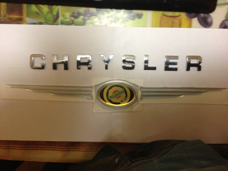 Chrysler эмблема на багажник