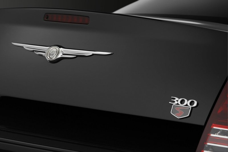 Эмблема Chrysler 300c