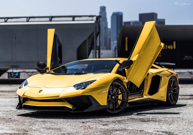 Lamborghini Aventador SV Yellow