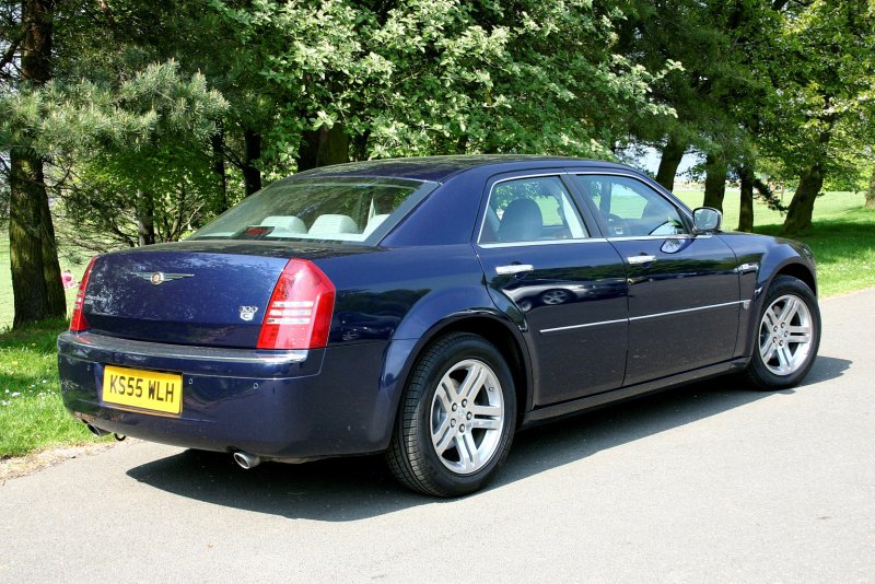 Chrysler 300c синий