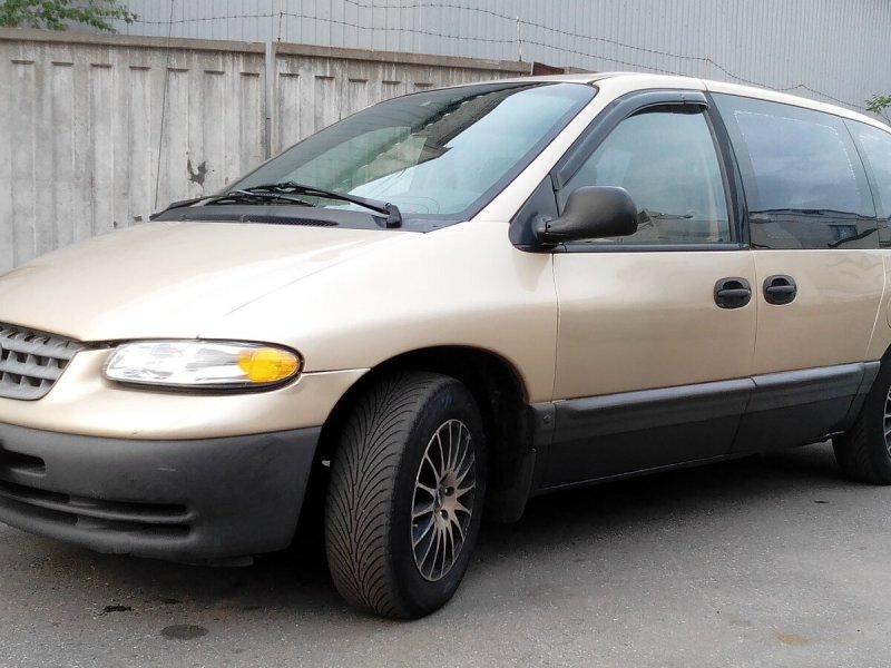 Grand Voyager Chrysler 1998 года