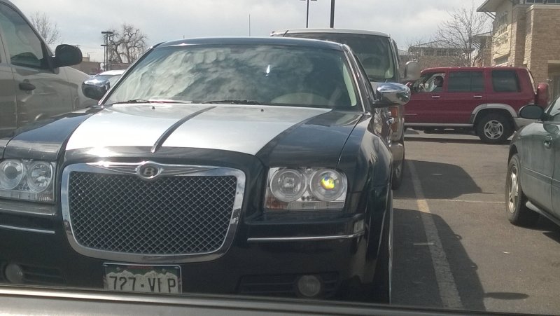 Chrysler 300c vs Bentley