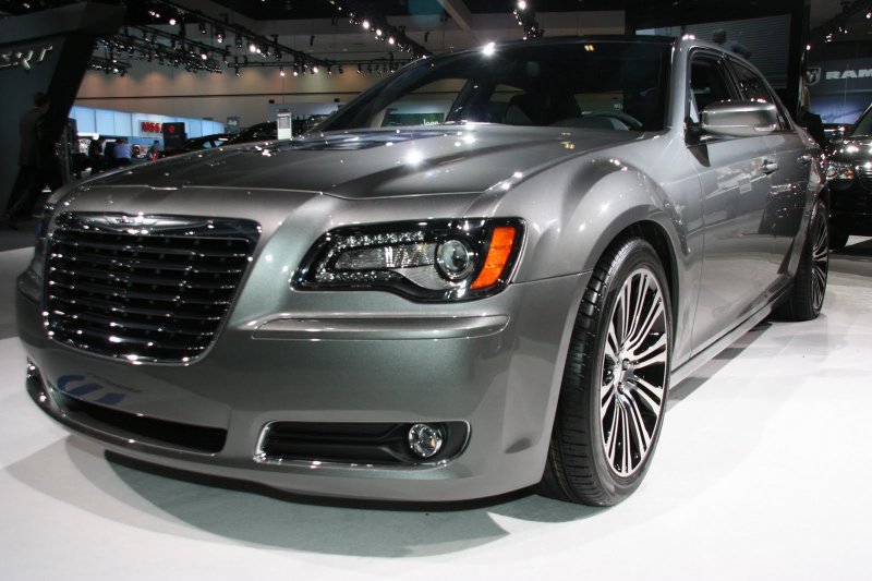 Chrysler 300 v8 фейслифт Додж