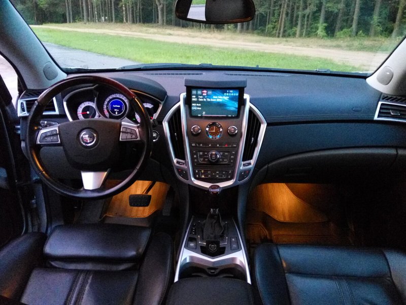 Cadillac SRX 2011 салон