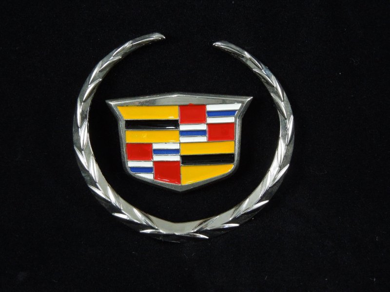 Знак Кадиллак Эскалейд