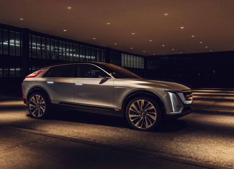 Cadillac Lyriq электромобиль