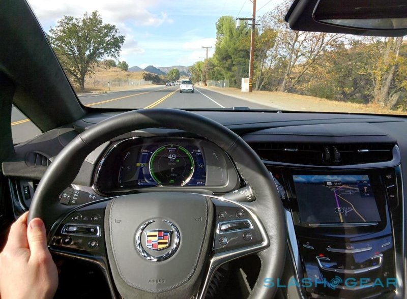 Cadillac Escalade за рулем