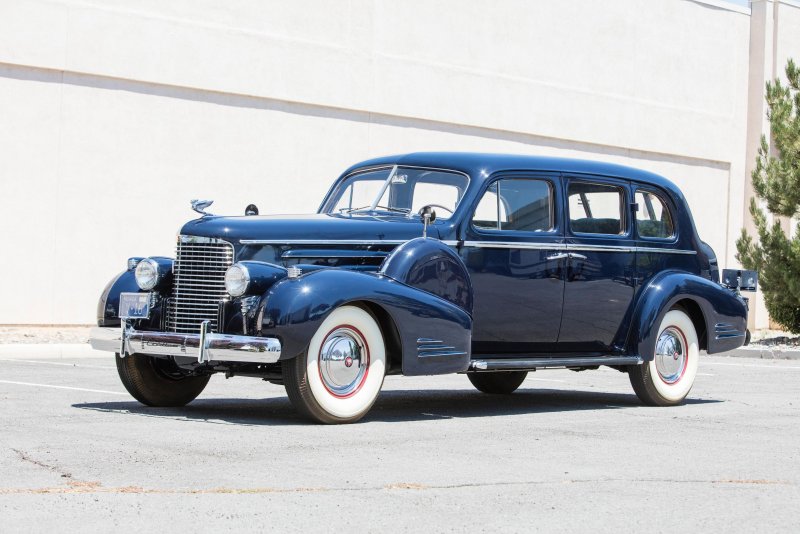 Cadillac v16 Imperial sedan 1935