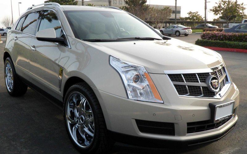 Cadillac SRX 2011 золотой