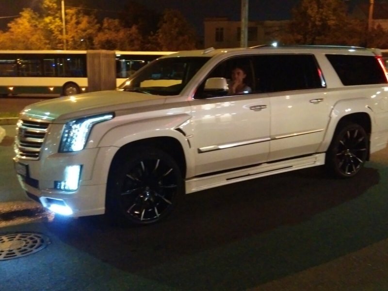 Cadillac Escalade 2020 белый