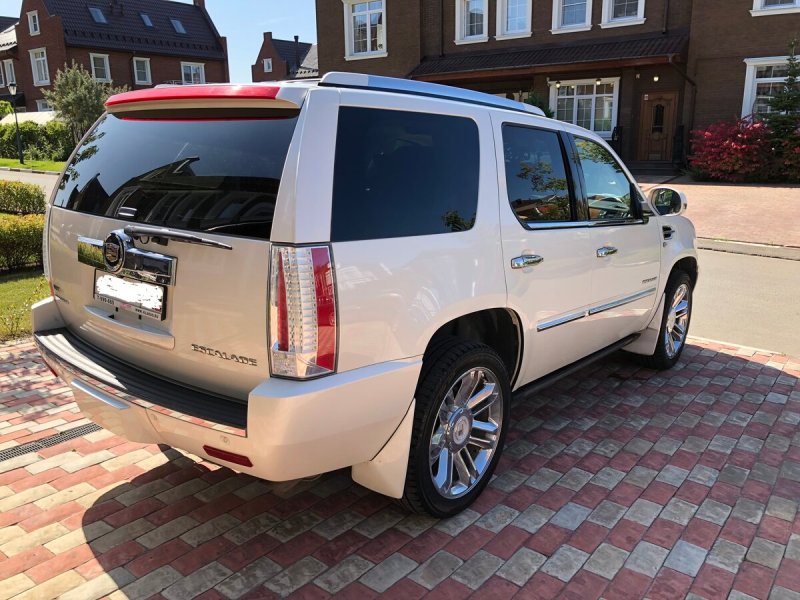 2010 Cadillac Escalade III