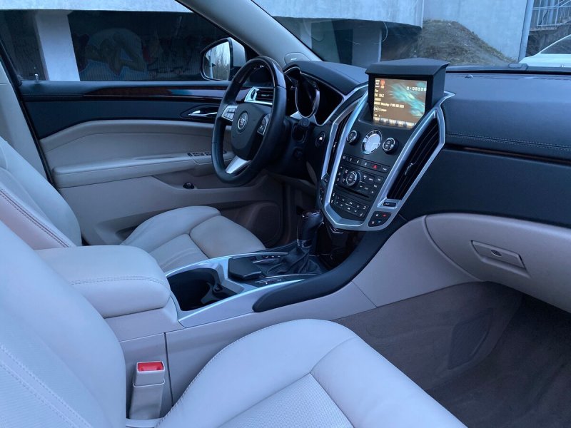 Cadillac SRX 2011 салон