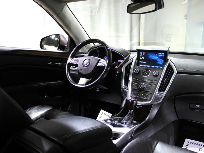 Cadillac SRX 2010 салон