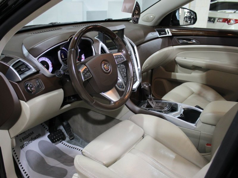 Cadillac SRX 2011 салон