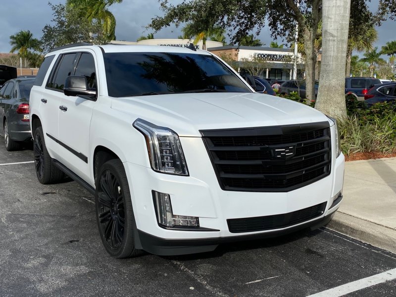 Кадиллак Escalade 2021