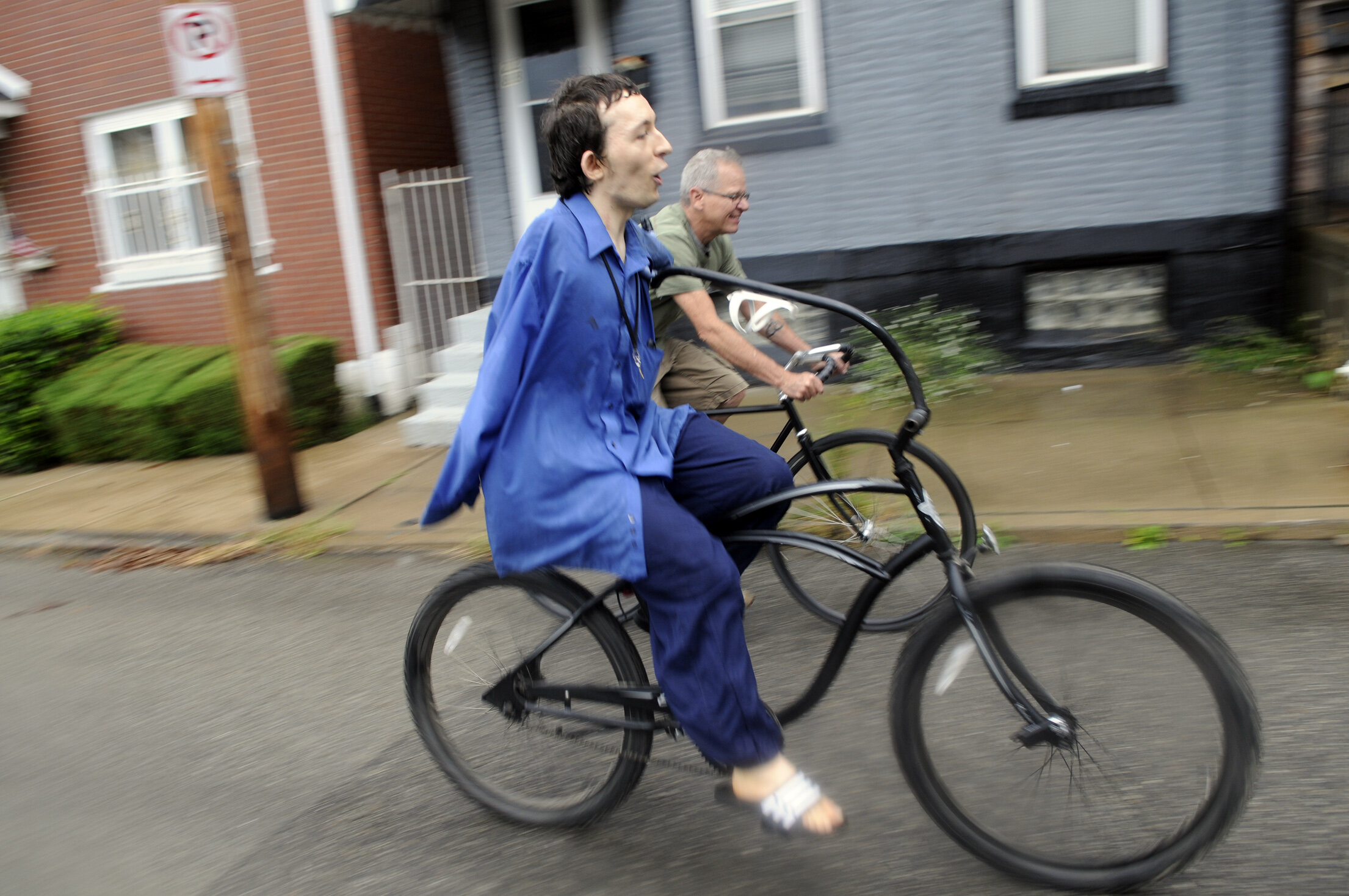 Живу с 2 инвалидами. Велосипед для инвалидов. Велосипед для людей с ограниченными возможностями. Человек на велосипеде. Велосипед для инвалидов взрослых.