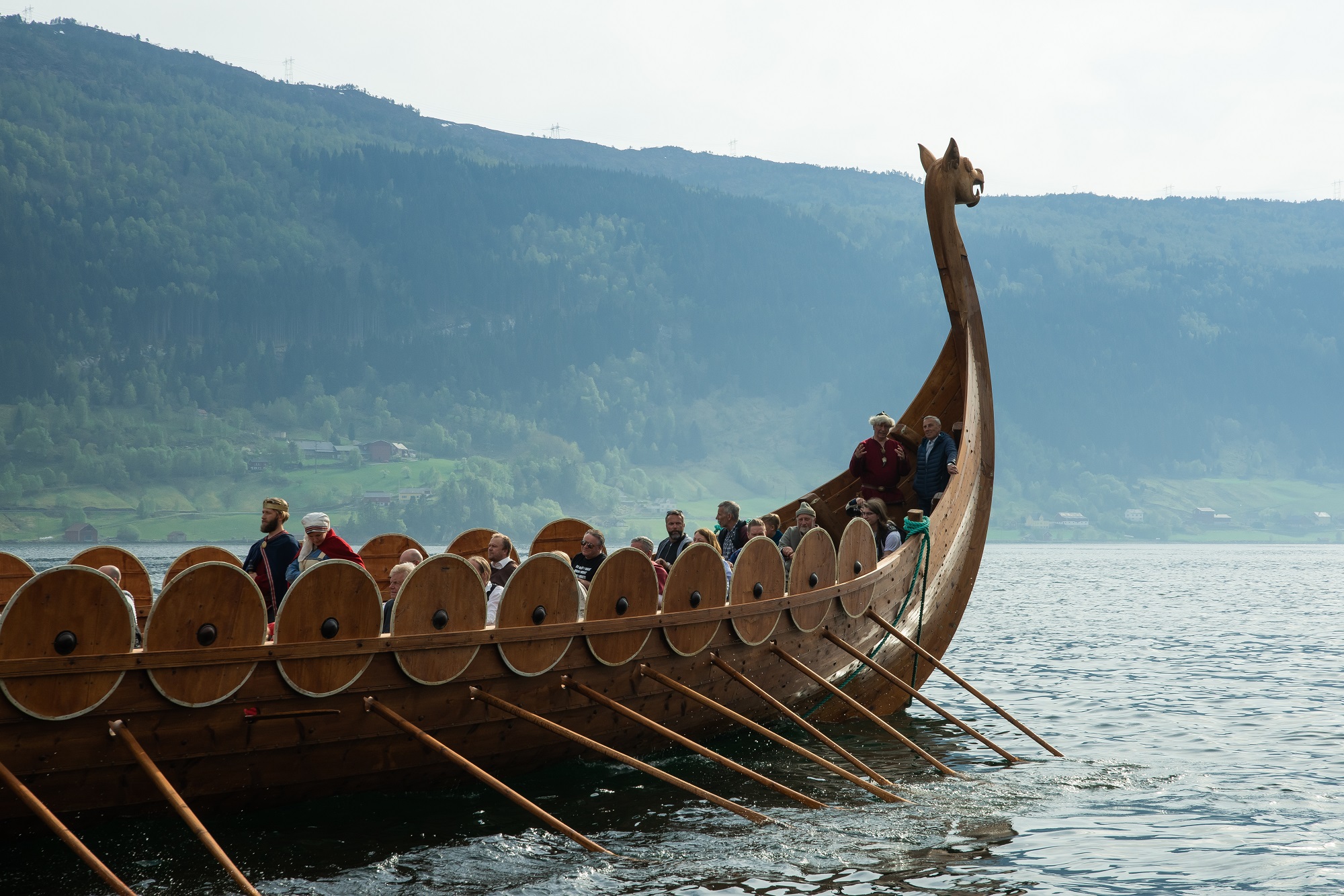 С каким океаном связан корабль викингов. Драккар викингов. Драккары викингов Норвегия. Драккар викингов палуба. Лодка викингов дракар.
