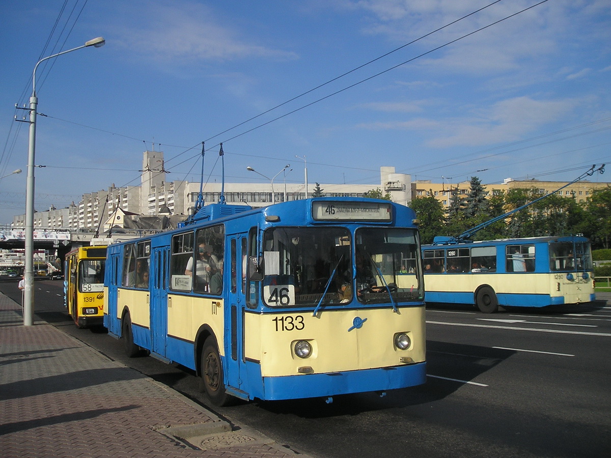 Троллейбусы города минска. ЗИУ 682 Минск. Троллейбус Минск ЗИУ. БТЗ-52761 троллейбус. Троллейбус Минск 1990.