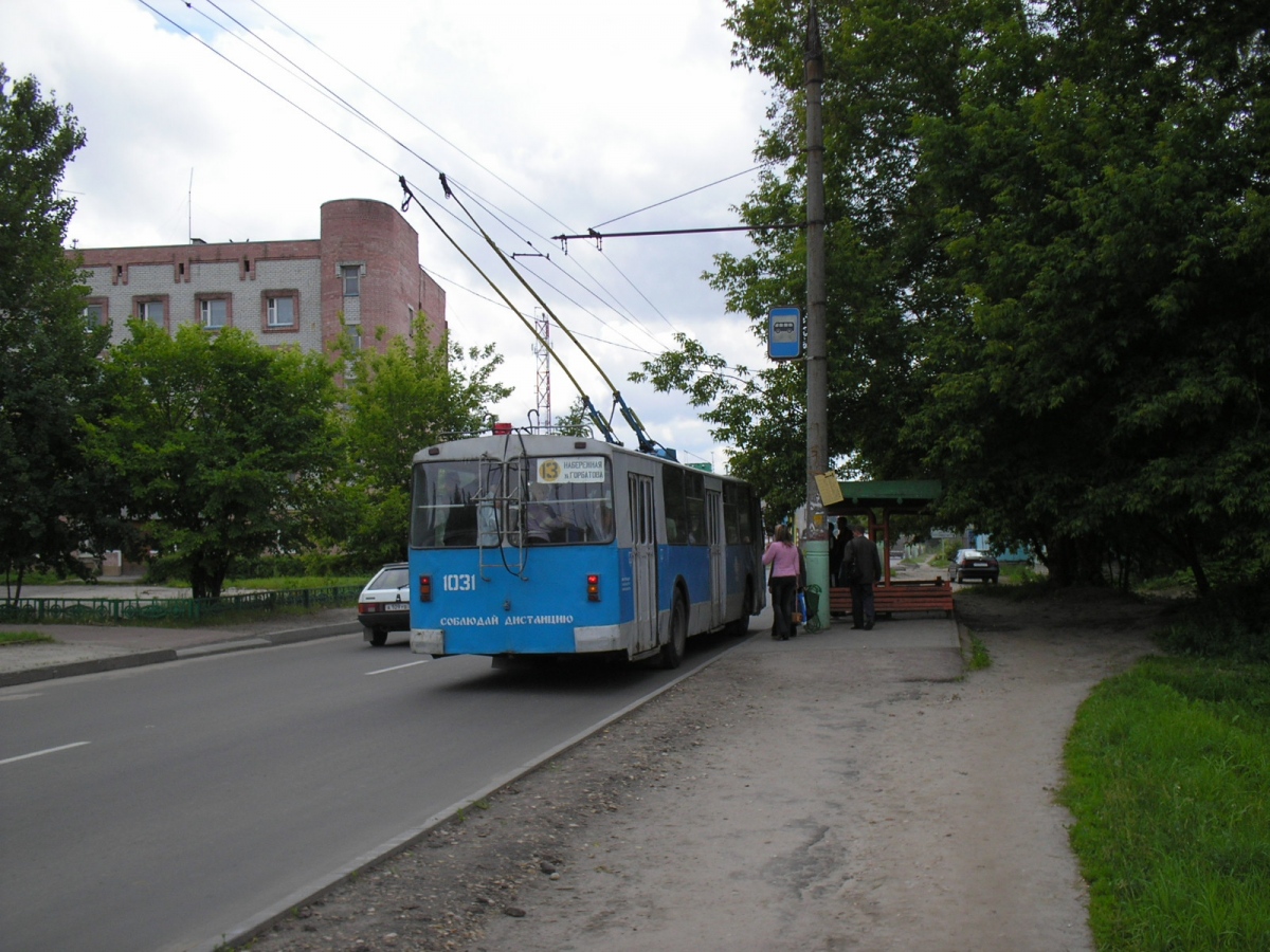 Троллейбус города брянска. Троллейбус 13 Брянск. Троллейбусы Брянска 90х. Троллейбус 22 Брянск. Брянский троллейбус 100.