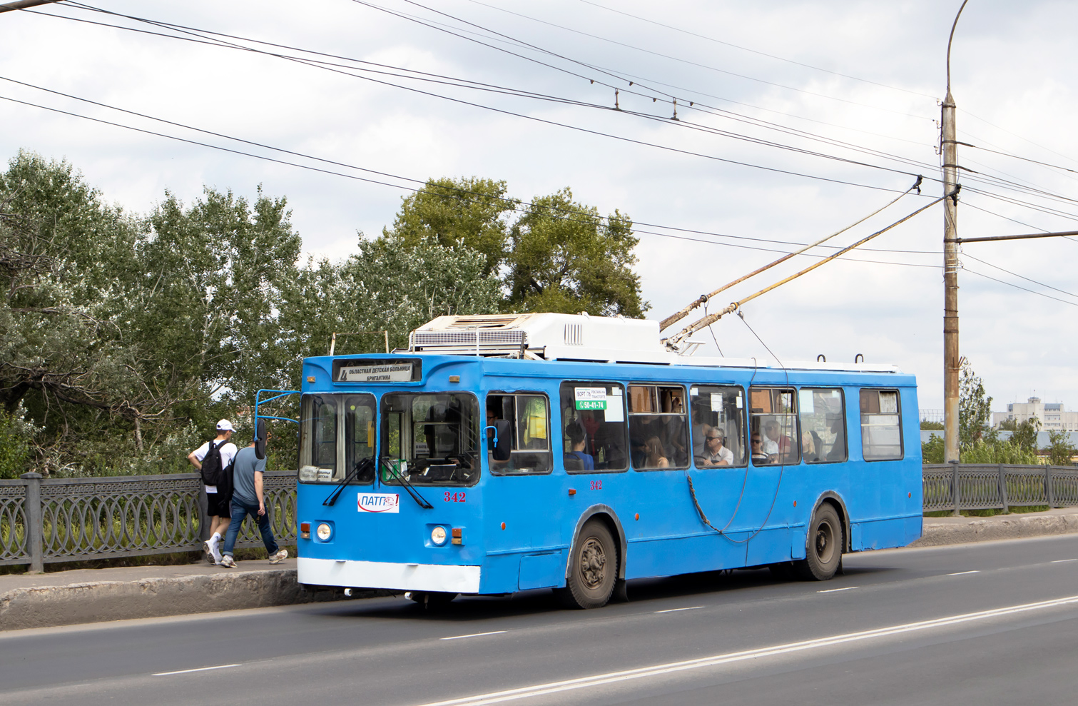 Вологодский троллейбус. ЗИУ-682гм1 с широкой передней дверью. Троллейбус ЗИУ 682. ЗИУ-682гм троллейбус. Троллейбус Вологда.