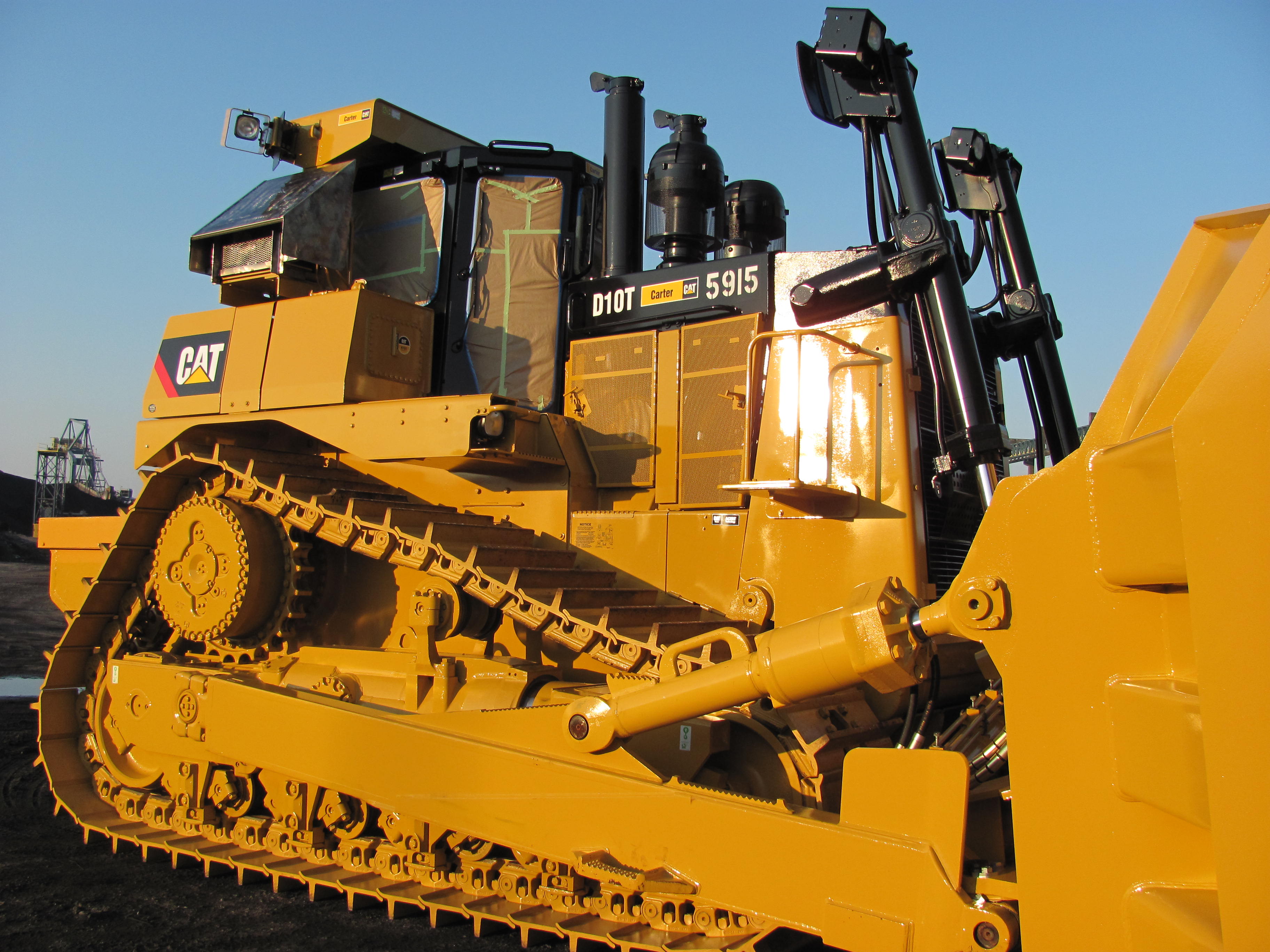 Современные бульдозеры. Caterpillar d10t2. Бульдозер Cat d10t2. Катерпиллер 375 бульдозер. Бульдозер Caterpillar d7r 2.