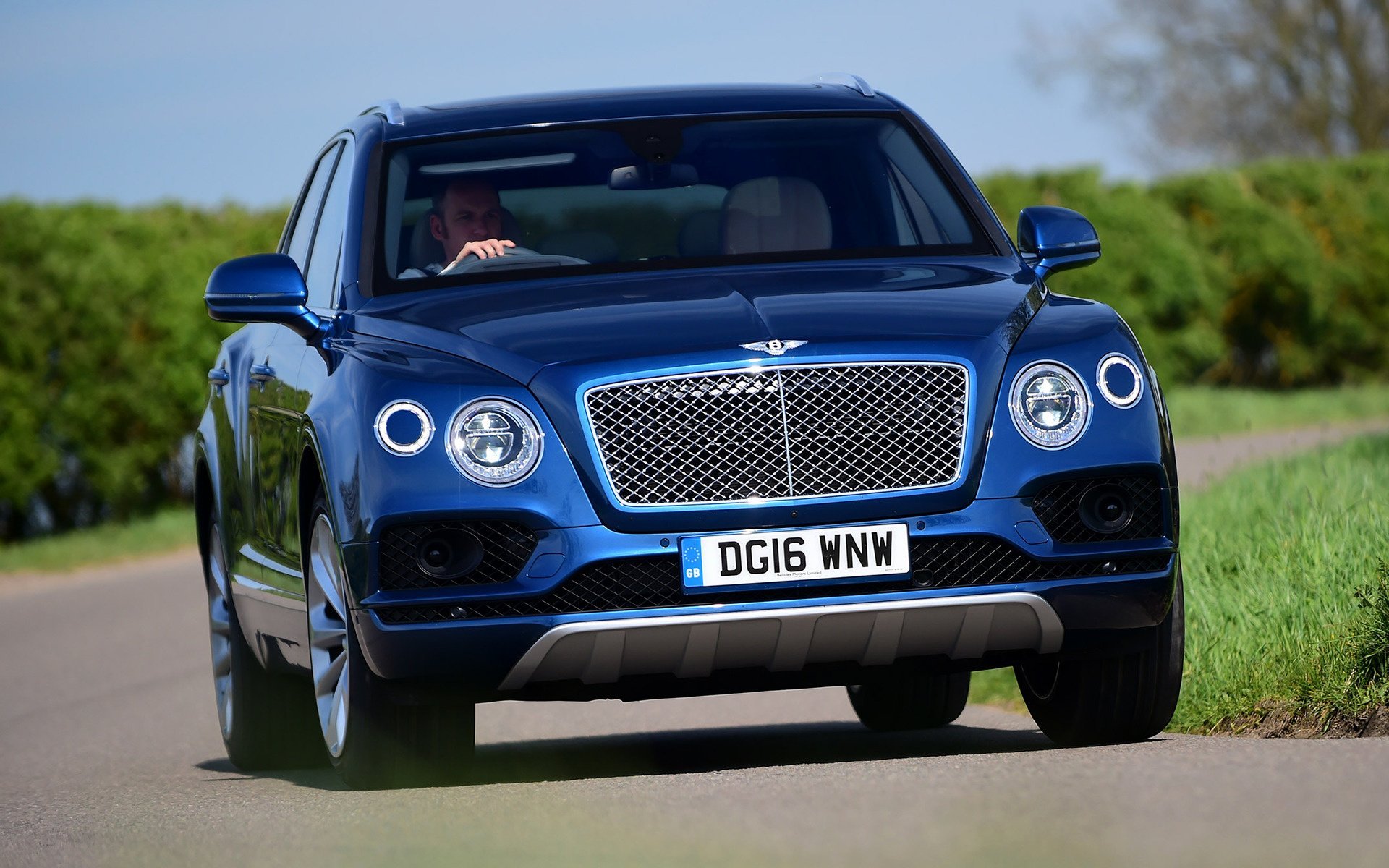 Bentley Bentayga 2