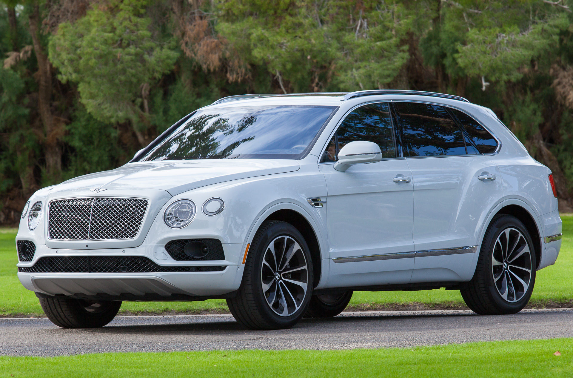 Новый внедорожник Bentley Exp 9f